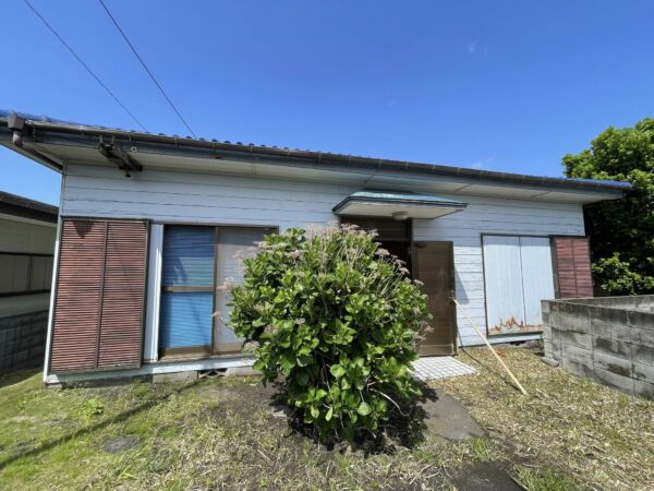 R7-1野増地区の道路沿いにある平屋